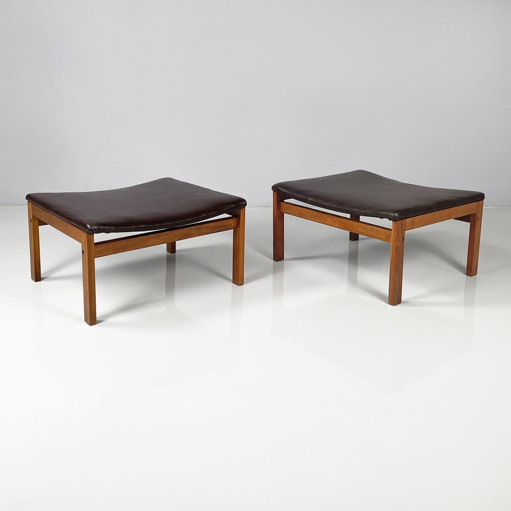 Pouf in pelle marrone e legno, 1960 ca.