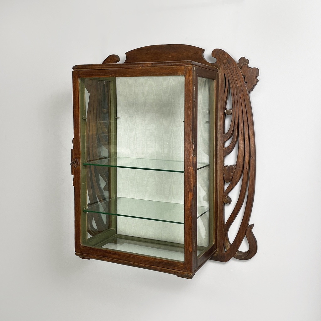 Vetrina da parete in legno e vetro, inizio 1900 ca.