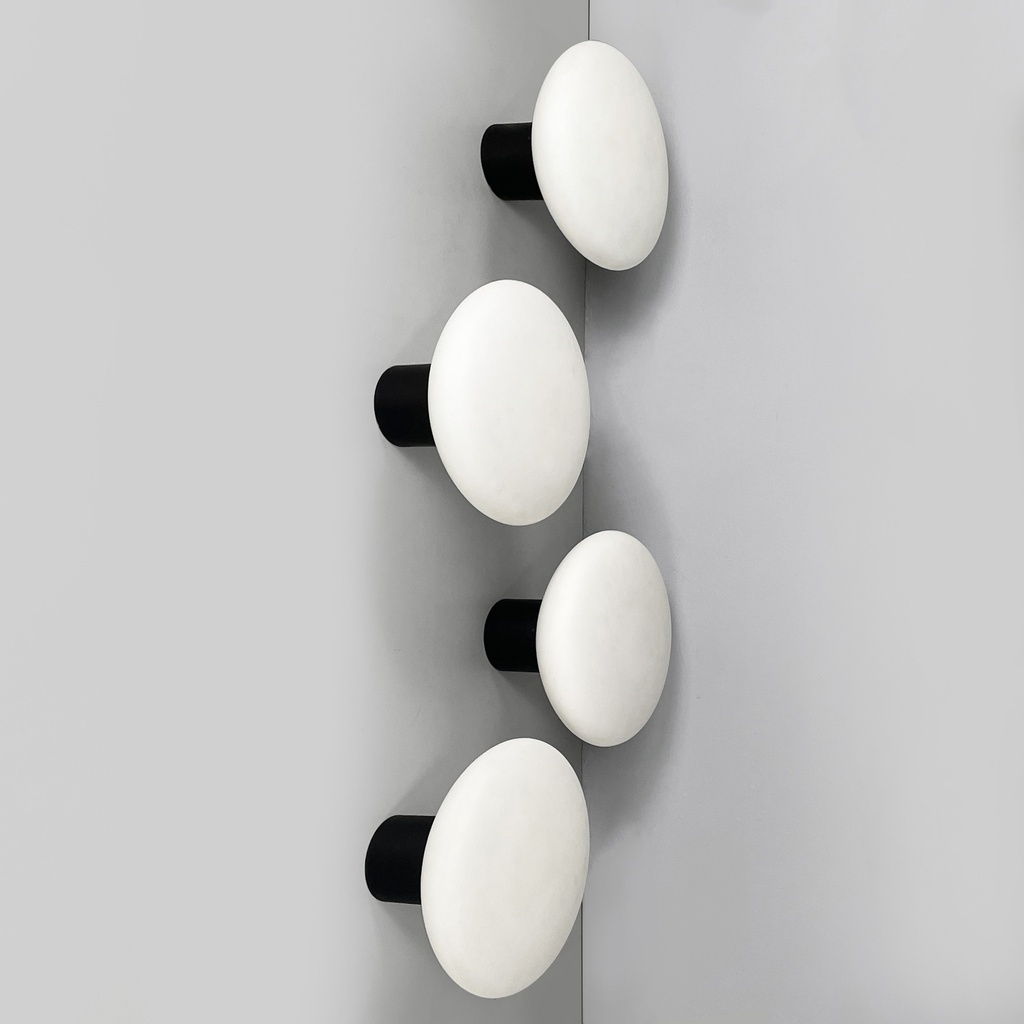 Applique in vetro opalino e metallo nero, 1950 ca.