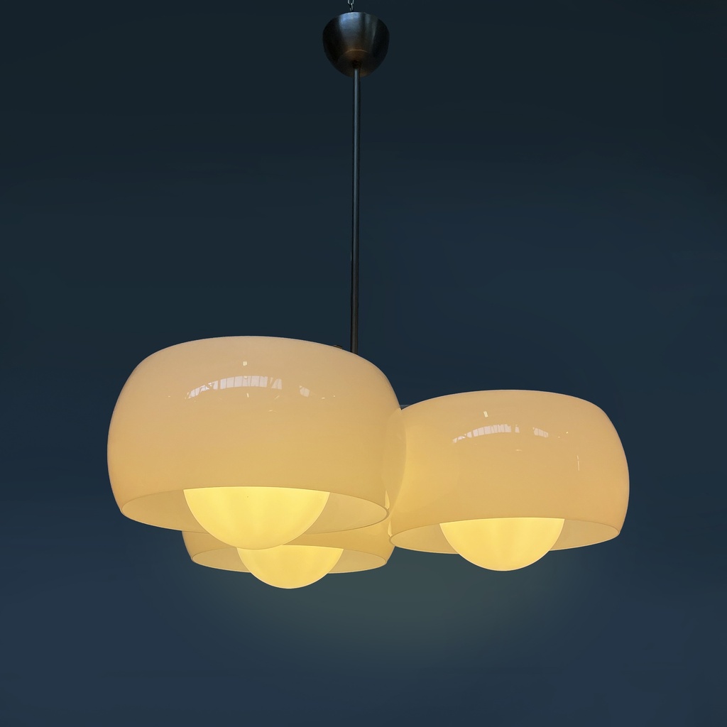 Lampadario Triclinio di Vico Magistretti per Artemide, 1970 ca.