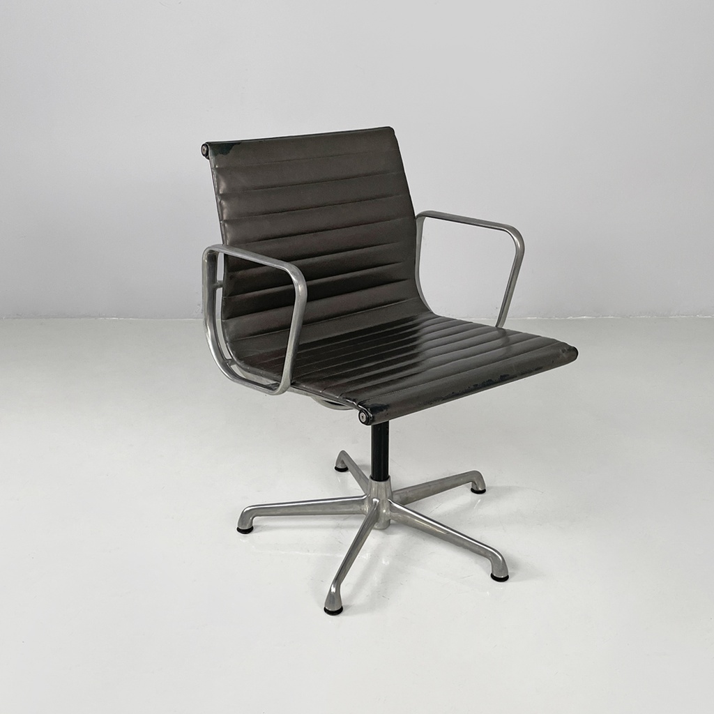 Sedia da ufficio EA108 di Charles e Ray Eames per ICF, 1970 ca.