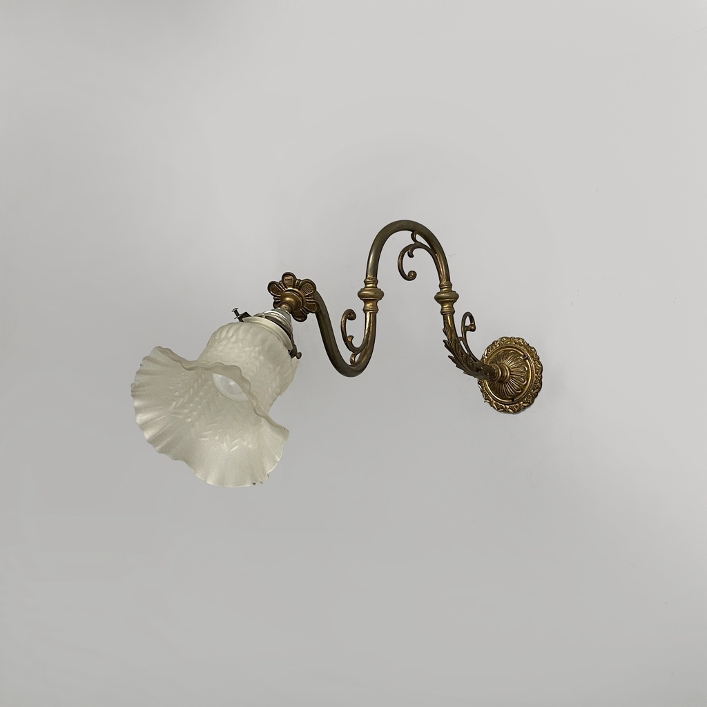 Applique in ottone e vetro, 1930 ca.