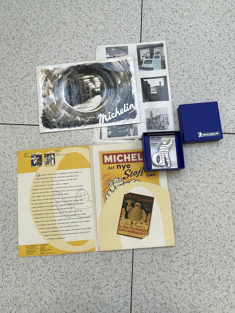 Targa Michelin con stampe e album di figurine, 2007