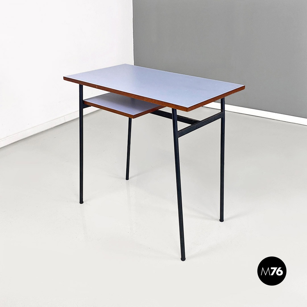 Scrivania con piano in formica azzurro, 1960 ca. 
