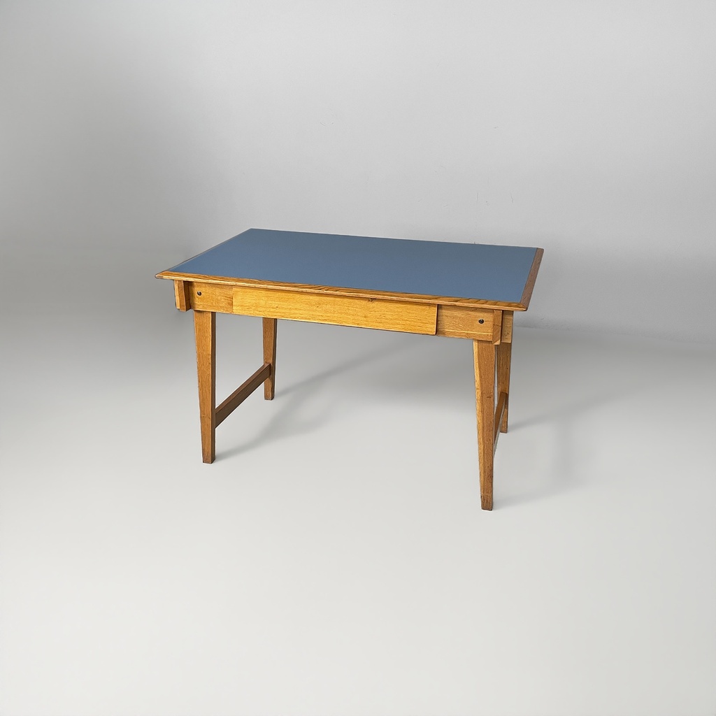 Scrivania in legno massello e formica blu, 1960 ca. 