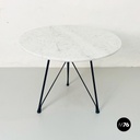 Tavolo da caffè tondo in marmo e metallo nero, 1960 ca.
