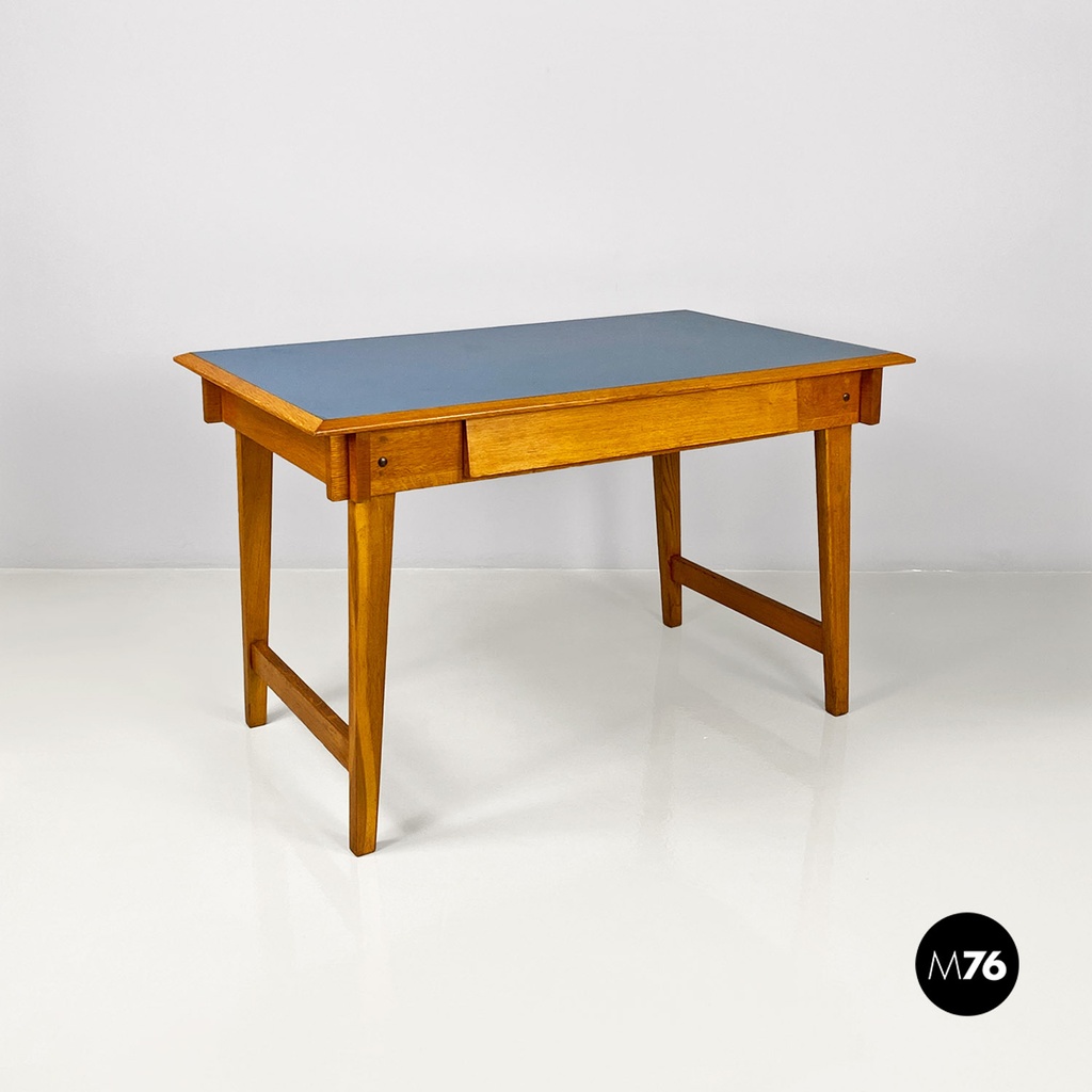 Scrivania in legno massello e formica blu, 1960 ca. 