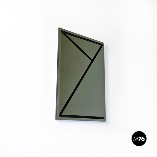 [2320003628] Specchio da parete con motivo geometrico in nero, 1980 ca. 