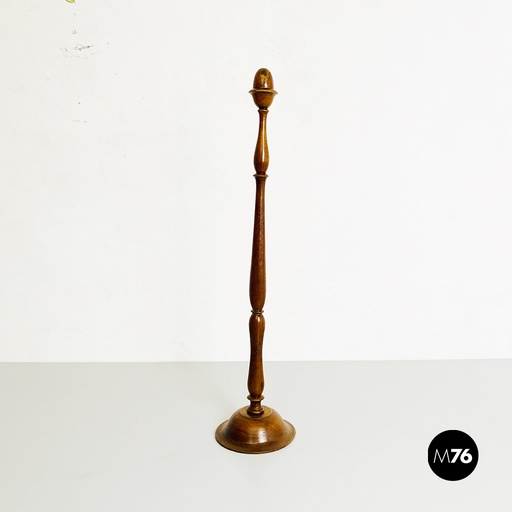 [2220002117] Porta cappello in legno tornito,  1900 ca.