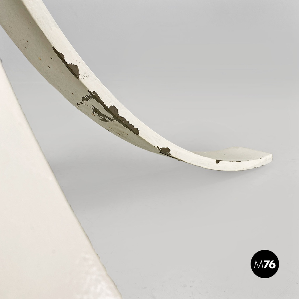 Base in acciaio curvato bianco, 1970 ca.