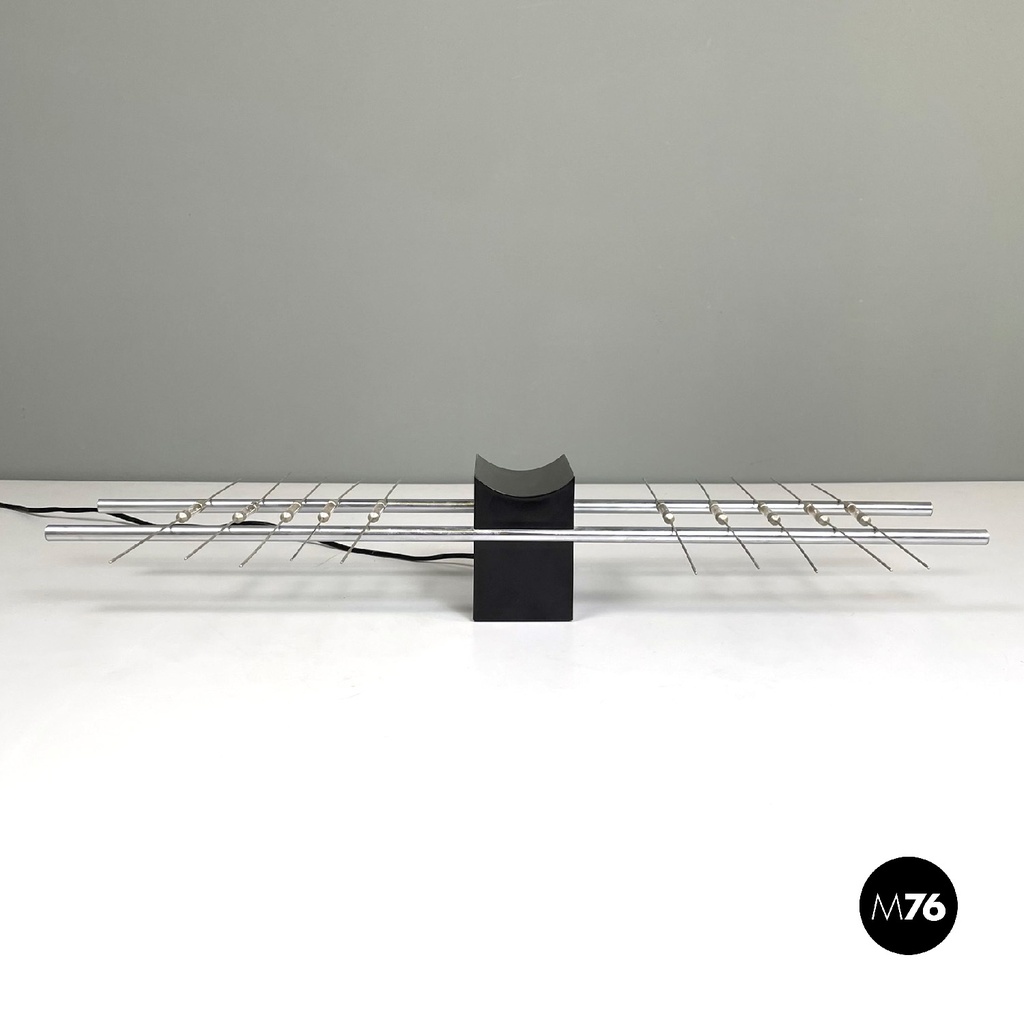 Lampada da tavolo magnetica di Theodore Waddell per Zanotta, 1971