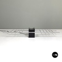 Lampada da tavolo magnetica di Theodore Waddell per Zanotta, 1971