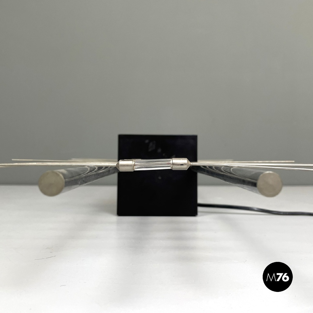 Lampada da tavolo magnetica di Theodore Waddell per Zanotta, 1971