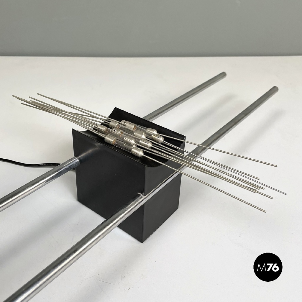 Lampada da tavolo magnetica di Theodore Waddell per Zanotta, 1971