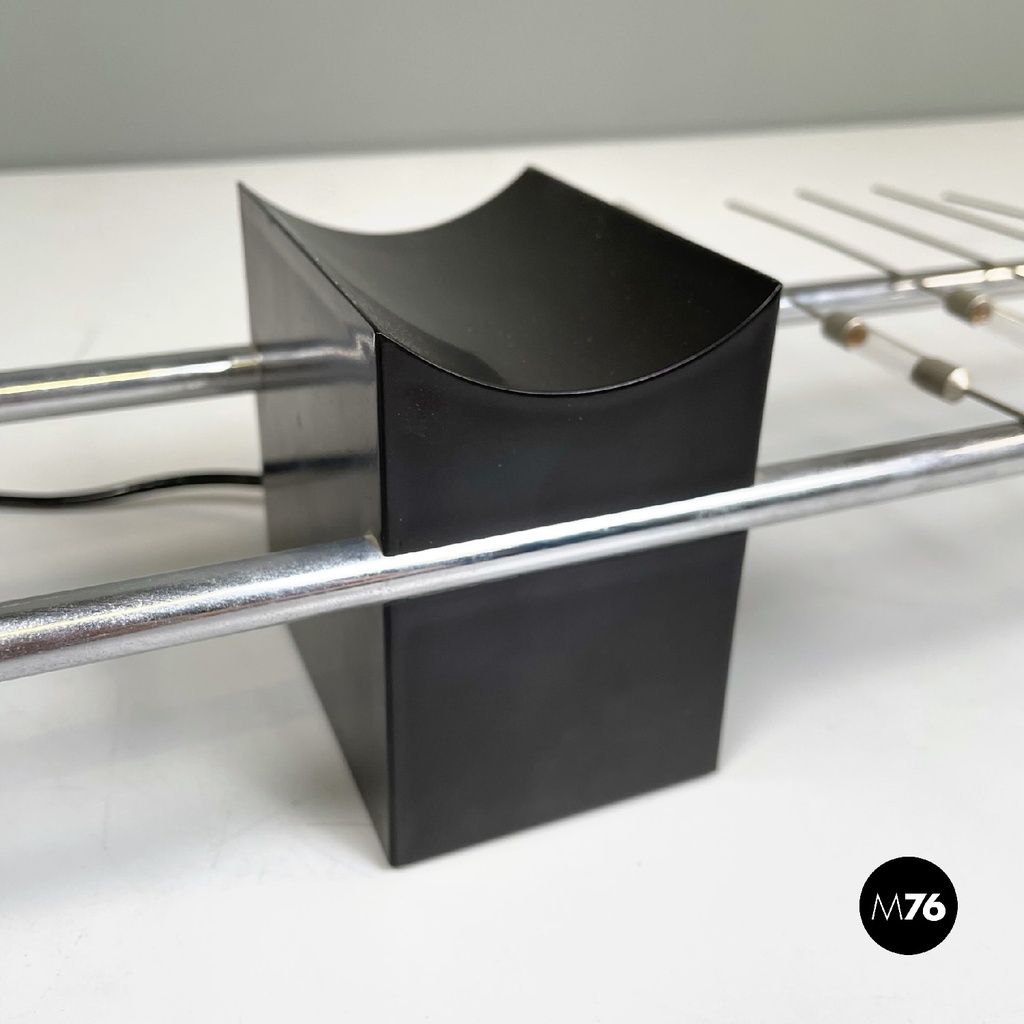 Lampada da tavolo magnetica di Theodore Waddell per Zanotta, 1971