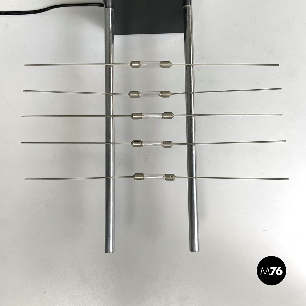 Lampada da tavolo magnetica di Theodore Waddell per Zanotta, 1971