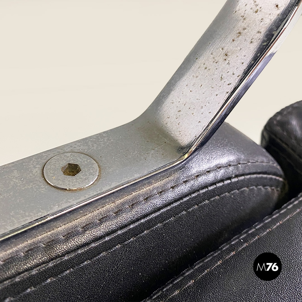 Poltrone da ufficio in acciaio e pelle nera, 1970 ca.