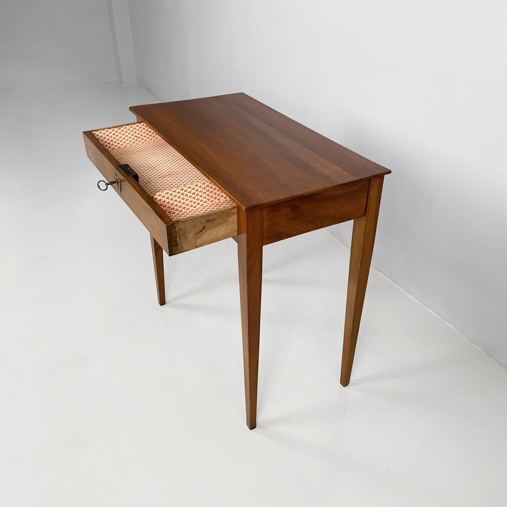 Scrivania in legno con cassetto, 1750 ca.