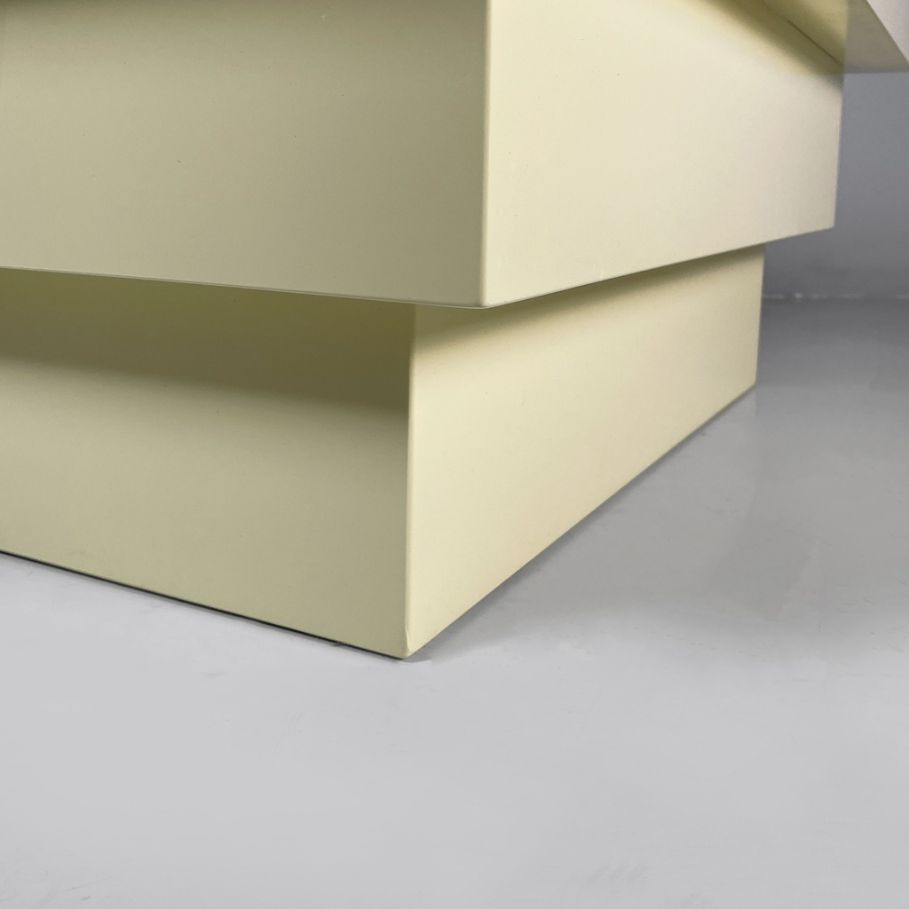 Piedistallo in legno, 1980 ca.