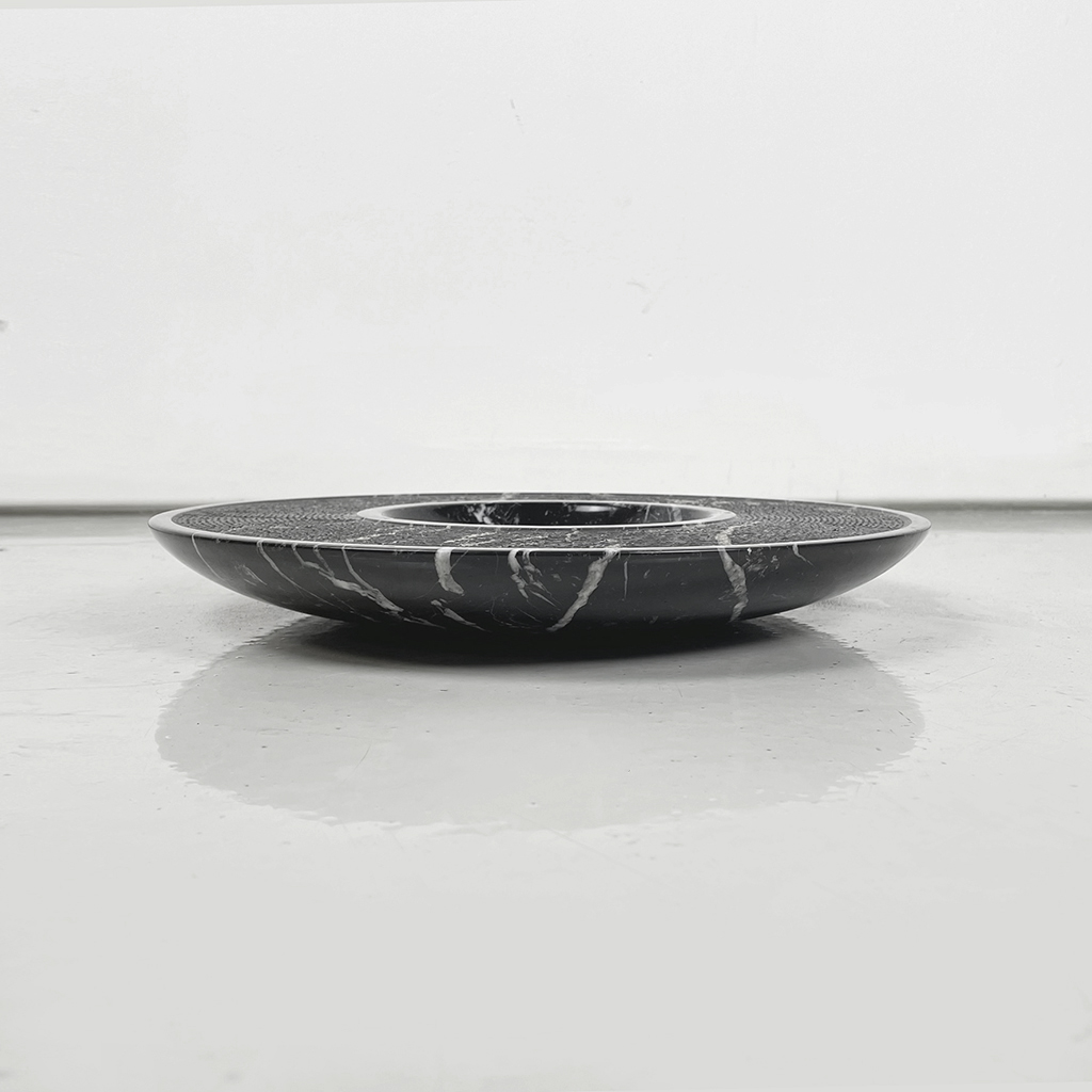 Centrotavola in marmo nero, 1970 ca.