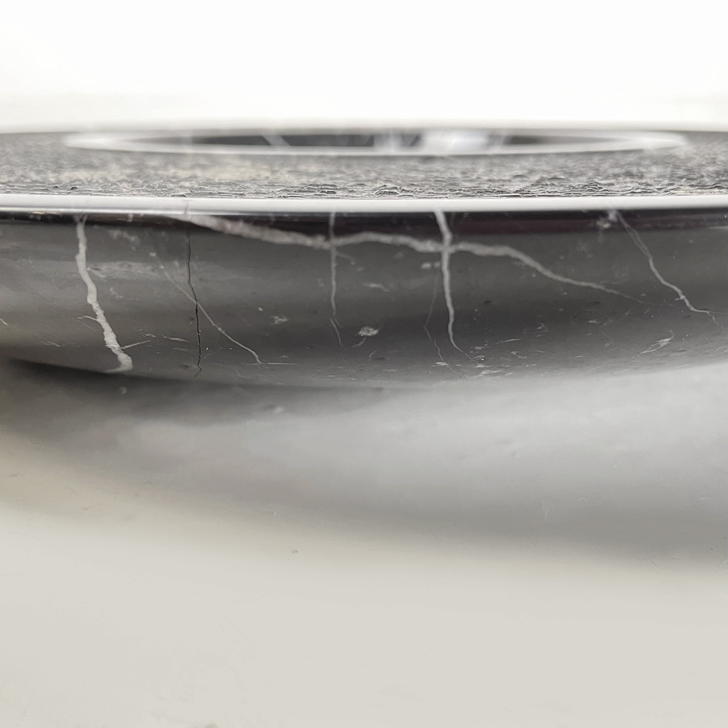 Centrotavola in marmo nero, 1970 ca.