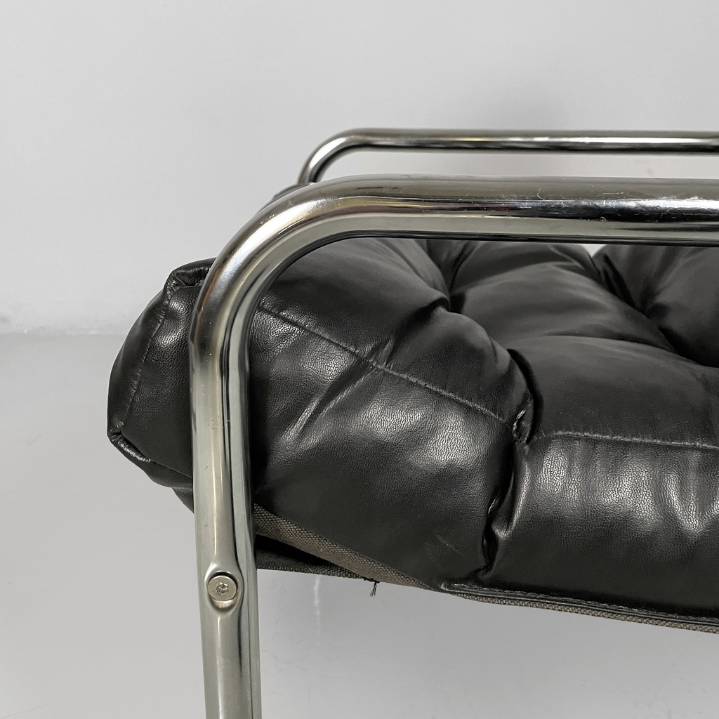 Poltrone in metallo e similpelle nera, 1970 ca.