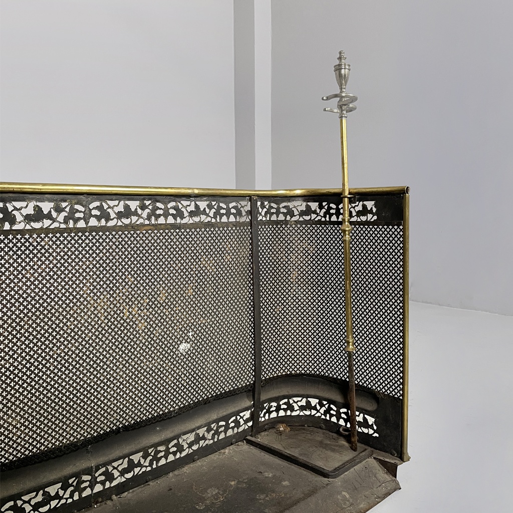 Paracamino in ottone, 1930 ca.