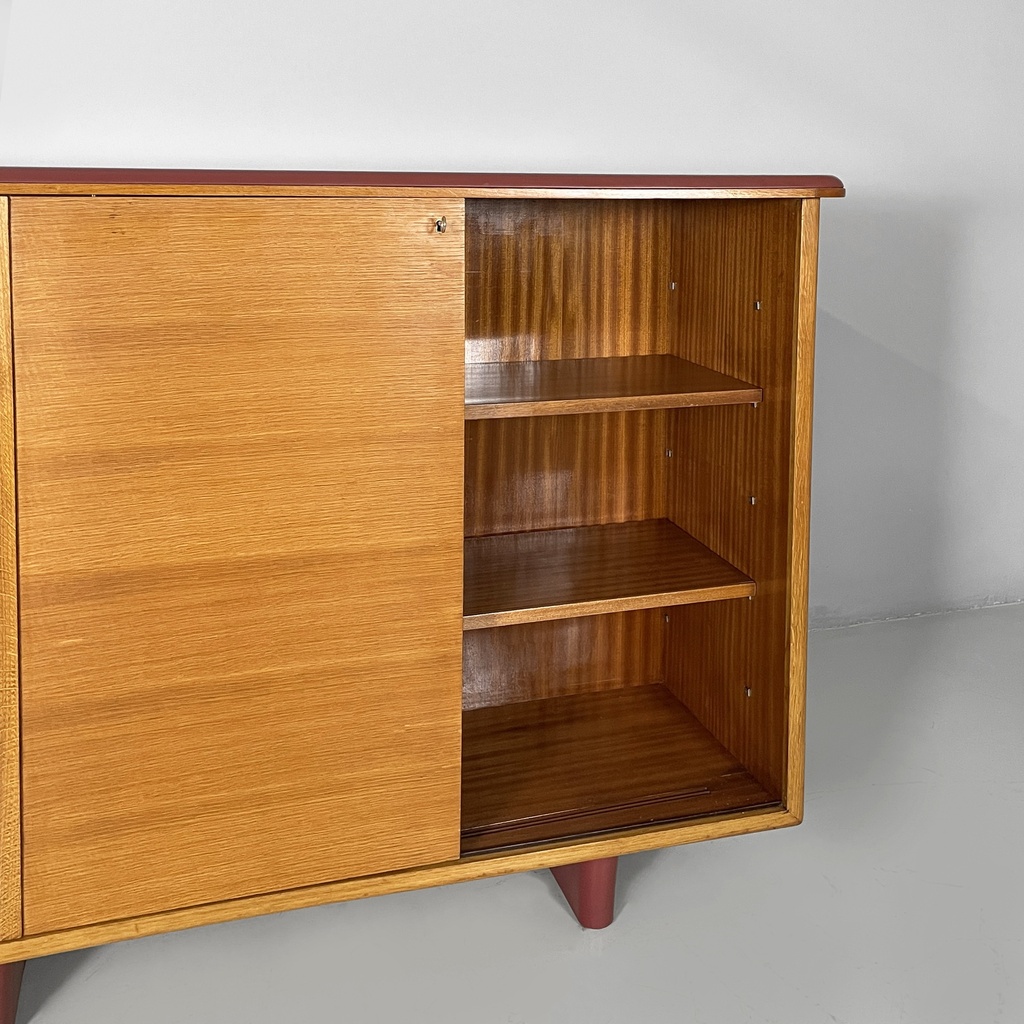 Sideboard in legno, vetro e pelle rossa, 1960 ca.
