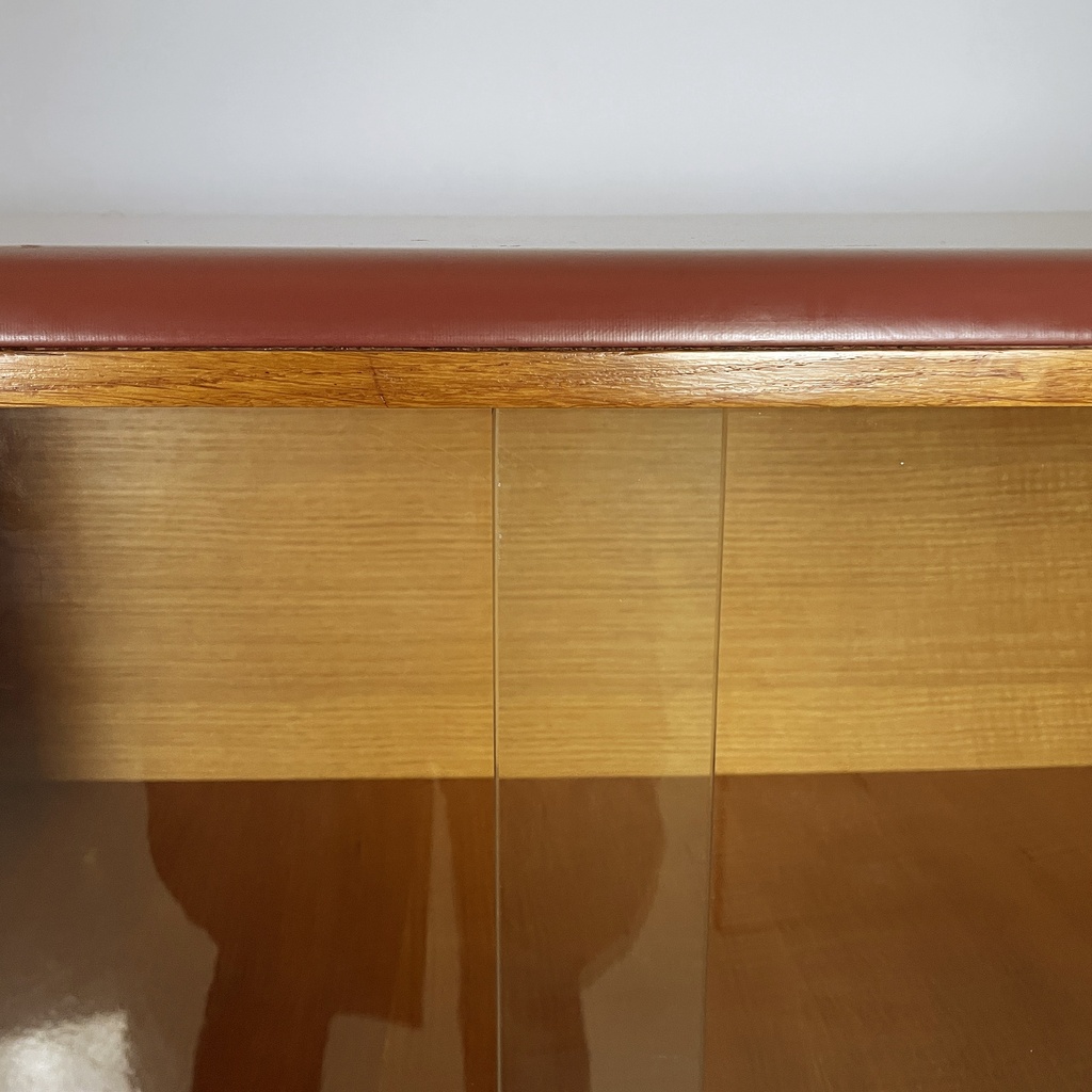 Sideboard in legno, vetro e pelle rossa, 1960 ca.