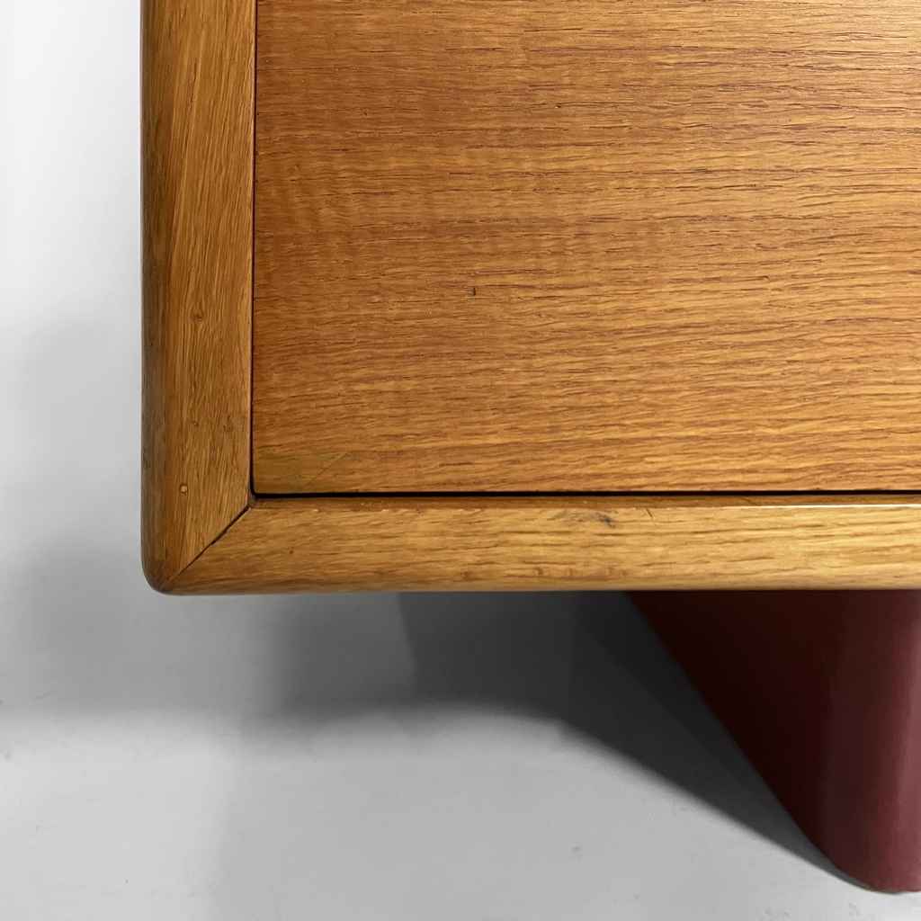 Sideboard in legno, vetro e pelle rossa, 1960 ca.