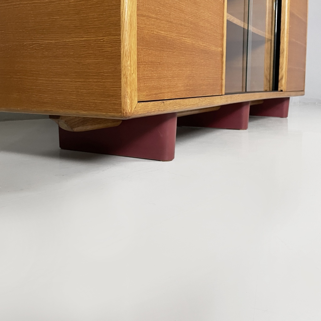 Sideboard in legno, vetro e pelle rossa, 1960 ca.
