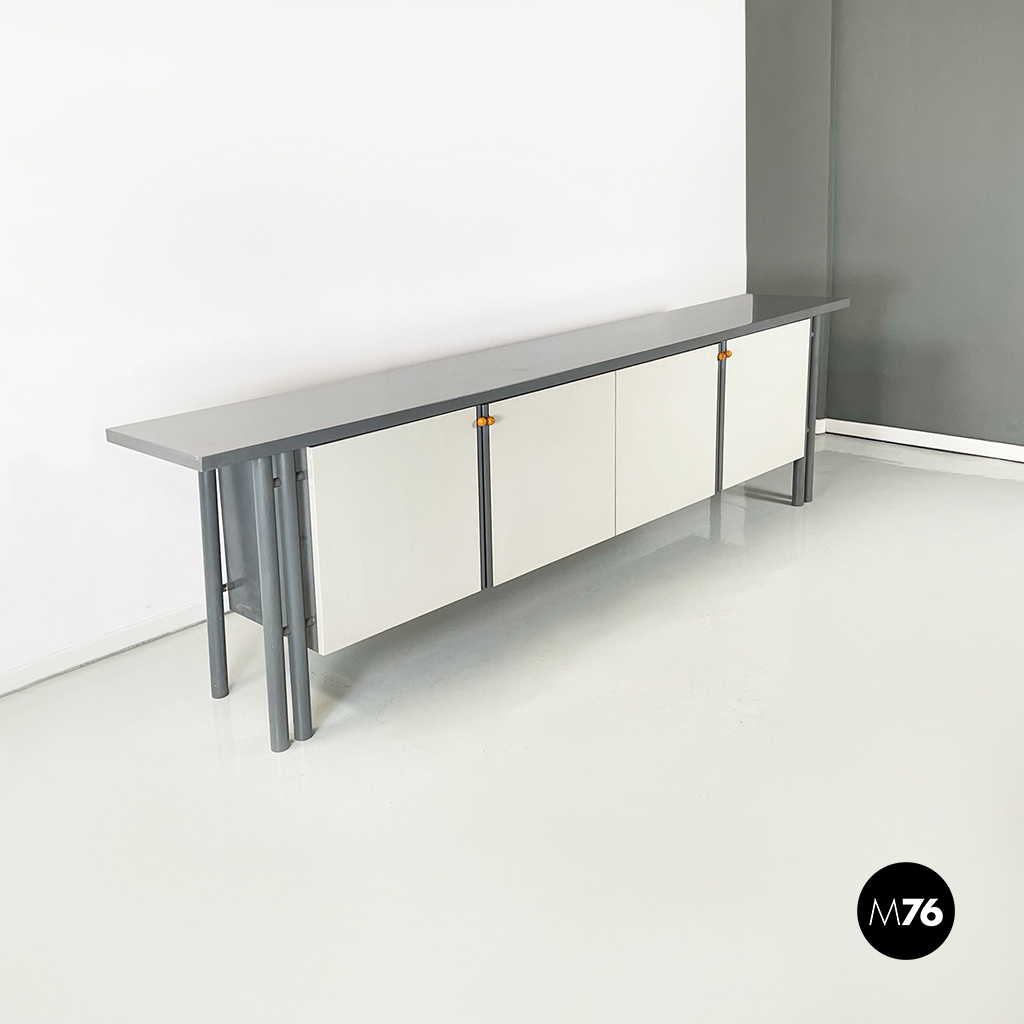 Sideboard in legno grigio e bianco, 1980 ca. 
