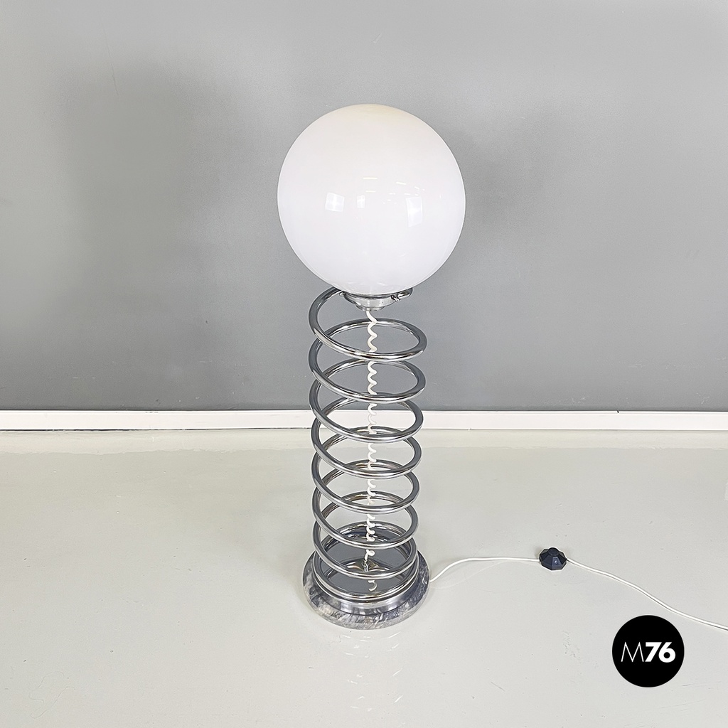 Lampada da terra in vetro opalino metallo e marmo, 1970 ca.