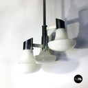 Lampadario a tre luci in acciaio cromato e vetro opalino, 1970 ca.