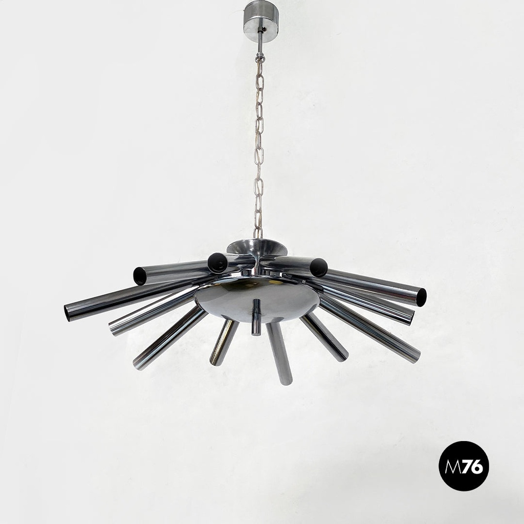 Lampadario in acciaio cromato a dodici luci, 1970 ca.
