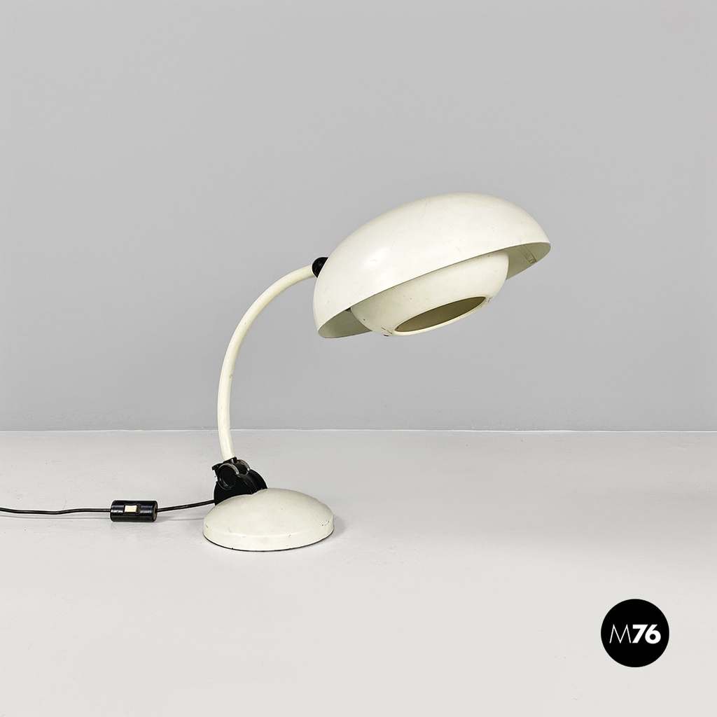 Lampada da tavolo in metallo bianco,  1970 ca.