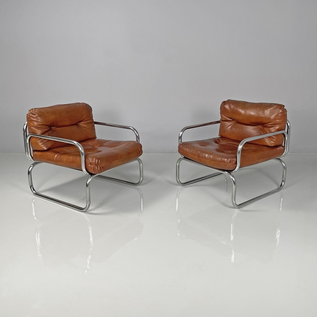 Poltrone in finta pelle marrone e metallo cromato, 1970 ca.