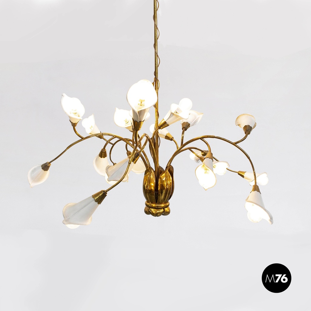 Lampadario in ottone e metallo bianco, 1950 ca.