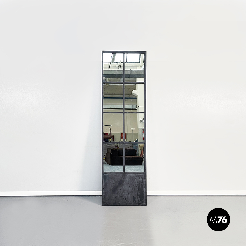 Specchio da terra in metallo nero, 1990 ca.