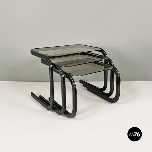 [2220001065] Tavoli da caffè in metallo nero e vetro fumè, 1980 ca.