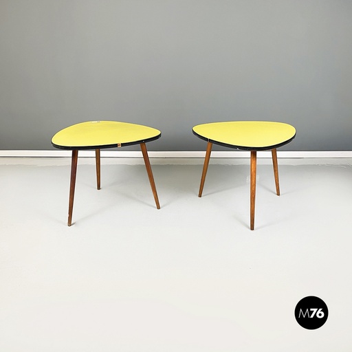 [2220001068] Tavolo da caffè in formica gialla e legno, 1960 ca.