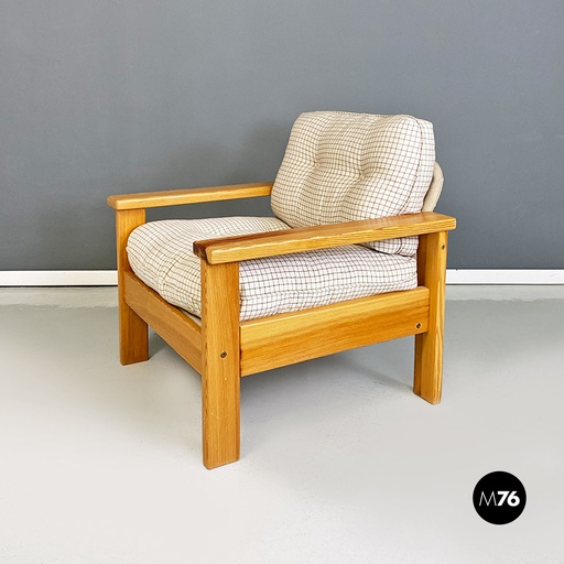 [2320003623] Poltrona in legno e tessuto a quadretti, 1970 ca.