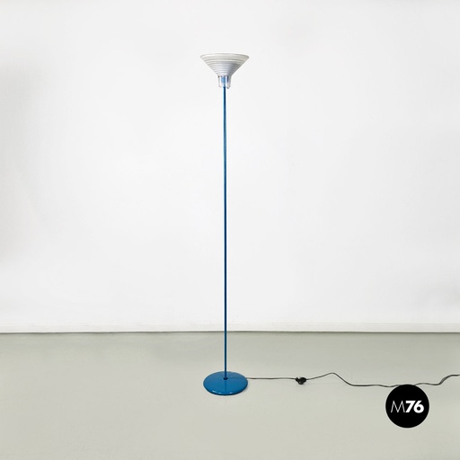 [2320003800] Lampada da terra in metallo azzurro e vetro, 1980 ca.