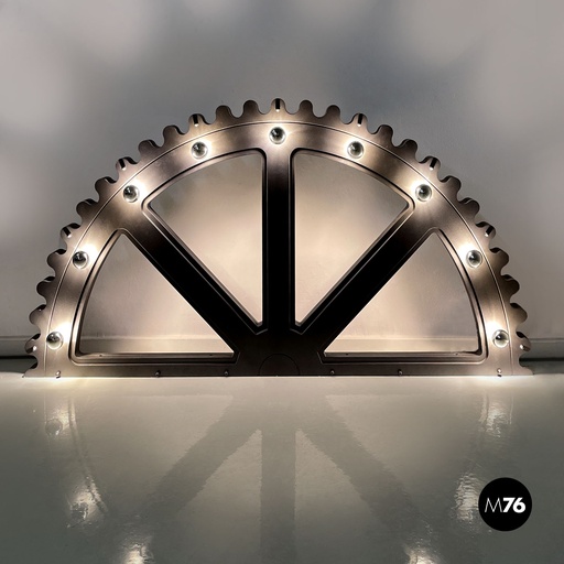 [2420004441] Oggetto di scena luminoso a semicerchio, 2020 ca. 