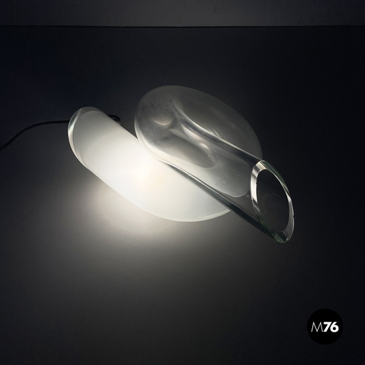 [2420004602] Lampada da tavolo in vetro opalino e trasparente, 1980 ca.  