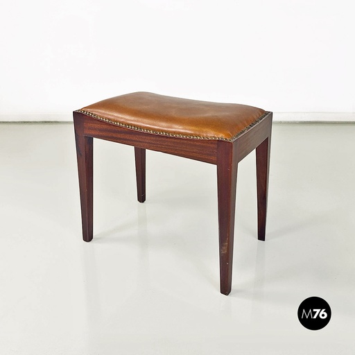 [2220001224] Pouf in cuoio e legno, 1960 ca. 
