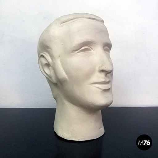 [2220001282] Scultura di una testa in gesso, 1970 ca.