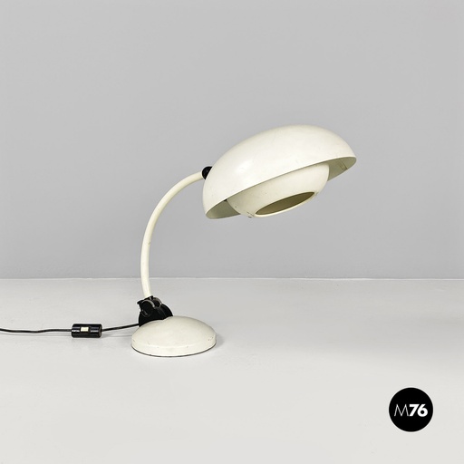 [2220002824] Lampada da tavolo in metallo bianco,  1970 ca.