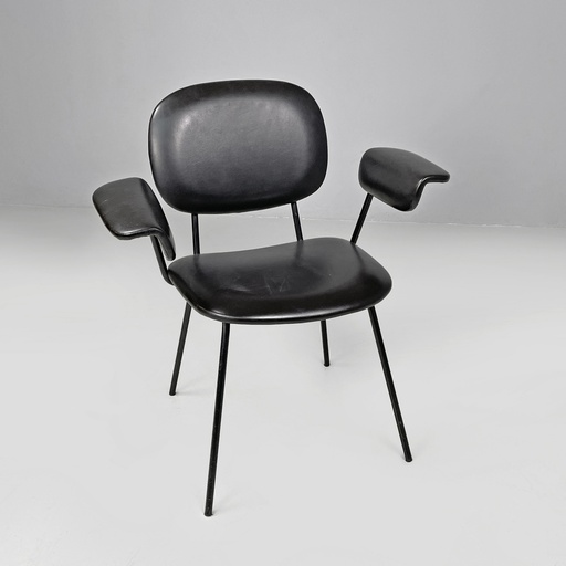 [2520005846] Sedia con braccioli in similpelle nera, 1960 ca. 