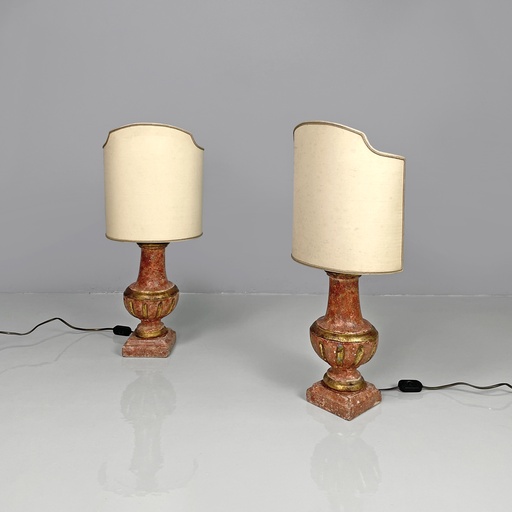 [2520005972] Lampade da tavolo in legno rosso e dorato, 1980 ca.